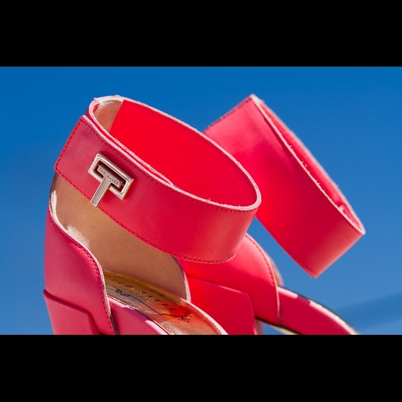 Ted Baker Sandals in snakeskin & neon pink sz 40/9 - Picture 2 of 7